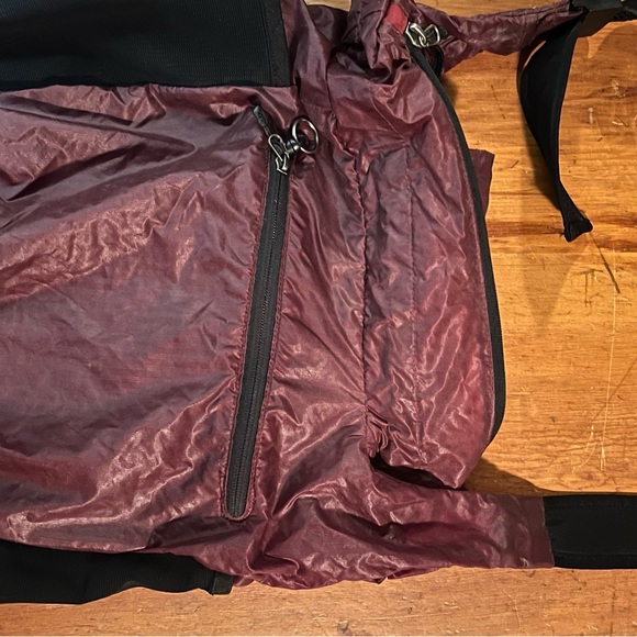 Patagonia Maroon bag ideal for travel 🧳 - Picture 7 of 14